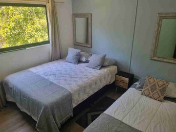Vendo Propiedad 950 mts²/ 2 Casas 3 Cabañas total:10 Dormitorios 5 Baños 7 Estacionamientos