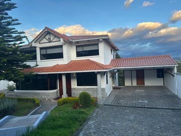 Vendo Casa Rustica de 451m Urbanizacion Exclusiva, PILLAGUA