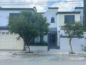 CASA EN VENTA CON  4 RECAMARAS FRACC. LA ROSA  EN SALTILLO, COAH $3,600.000