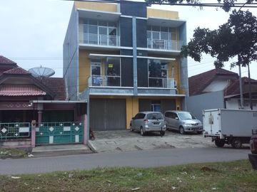 Disewakan Ruko hanya  lantai 1 saja  , Sektor 7a Dc 12 No. 14 A , Lokasi Strategis Dekat Kemana mana