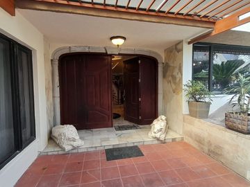 Venta casa alta gama con piscina cubierta, esquinera, El Pinar