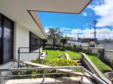 Venta casa alta gama con piscina cubierta, esquinera, El Pinar