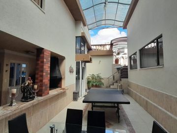 Venta casa alta gama con piscina cubierta, esquinera, El Pinar