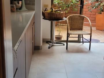 Venta apartamento en unidad cerrada con acabados de alta calidad, amplias áreas y una ubicación privilegiada.
