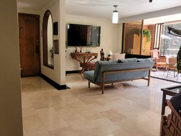 Venta apartamento en unidad cerrada con acabados de alta calidad, amplias áreas y una ubicación privilegiada.
