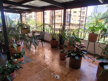 Venta apartamento en unidad cerrada con acabados de alta calidad, amplias áreas y una ubicación privilegiada.
