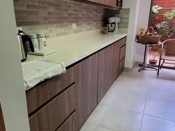Venta apartamento en unidad cerrada con acabados de alta calidad, amplias áreas y una ubicación privilegiada.