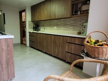 Venta apartamento en unidad cerrada con acabados de alta calidad, amplias áreas y una ubicación privilegiada.