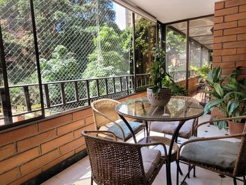 Venta apartamento en unidad cerrada con acabados de alta calidad, amplias áreas y una ubicación privilegiada.
