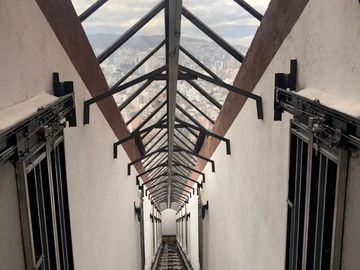 Venta departamento dúplex, 550mts,  en urbanizacion Colinas del Pichincha