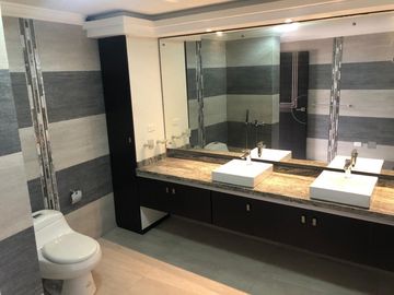 Venta departamento dúplex, 550mts,  en urbanizacion Colinas del Pichincha