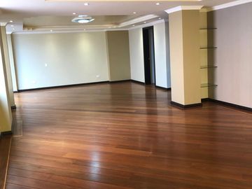 Venta departamento dúplex, 550mts,  en urbanizacion Colinas del Pichincha