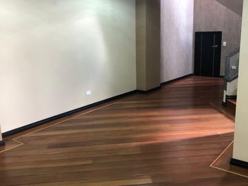 Venta departamento dúplex, 550mts,  en urbanizacion Colinas del Pichincha