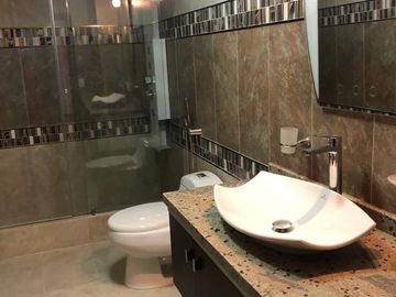 Venta departamento dúplex, 550mts,  en urbanizacion Colinas del Pichincha