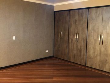 Venta departamento dúplex, 550mts,  en urbanizacion Colinas del Pichincha