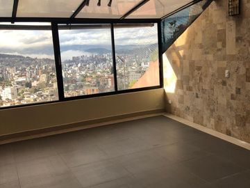 Venta departamento dúplex, 550mts,  en urbanizacion Colinas del Pichincha