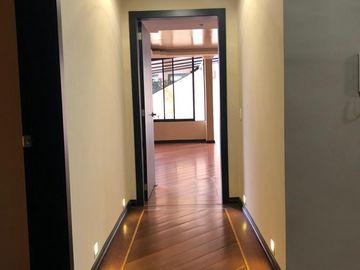 Venta departamento dúplex, 550mts,  en urbanizacion Colinas del Pichincha