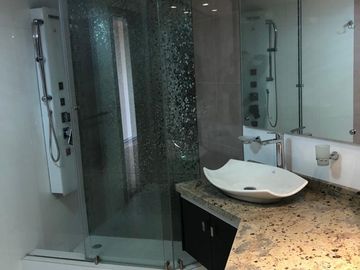 Venta departamento dúplex, 550mts,  en urbanizacion Colinas del Pichincha