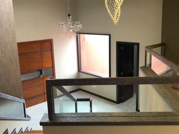 Venta departamento dúplex, 550mts,  en urbanizacion Colinas del Pichincha