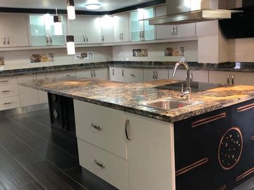 Venta departamento dúplex, 550mts,  en urbanizacion Colinas del Pichincha