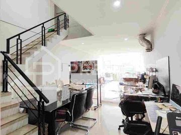 Ruko luas cocok untuk usaha dan kantor di sukahaji dekat gegerkalong