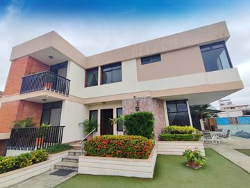 Venta Casa de 5 dormitorios en Lomas de Urdesa Urbanización cerrada - Guayaquil - C360
