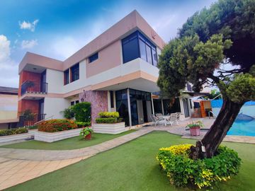 Venta Casa de 5 dormitorios en Lomas de Urdesa Urbanización cerrada - Guayaquil - C360