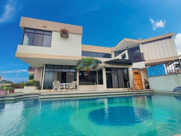 Venta Casa de 5 dormitorios en Lomas de Urdesa Urbanización cerrada - Guayaquil - C360