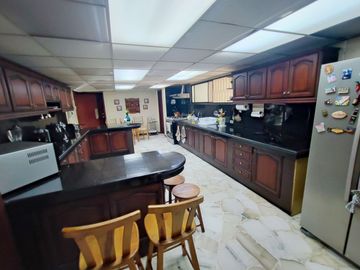 Venta Casa de 5 dormitorios en Lomas de Urdesa Urbanización cerrada - Guayaquil - C360