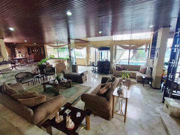 Venta Casa de 5 dormitorios en Lomas de Urdesa Urbanización cerrada - Guayaquil - C360