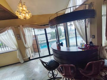 Venta Casa de 5 dormitorios en Lomas de Urdesa Urbanización cerrada - Guayaquil - C360