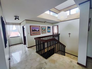 Venta Casa de 5 dormitorios en Lomas de Urdesa Urbanización cerrada - Guayaquil - C360