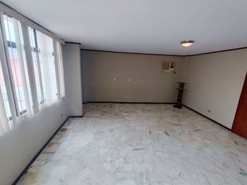 Venta Casa de 5 dormitorios en Lomas de Urdesa Urbanización cerrada - Guayaquil - C360
