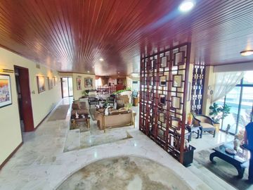 Venta Casa de 5 dormitorios en Lomas de Urdesa Urbanización cerrada - Guayaquil - C360