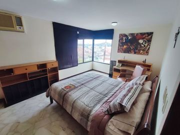 Venta Casa de 5 dormitorios en Lomas de Urdesa Urbanización cerrada - Guayaquil - C360