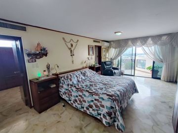 Venta Casa de 5 dormitorios en Lomas de Urdesa Urbanización cerrada - Guayaquil - C360