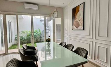 Rumah Minimalis Modern Punya 2 gate Manyar Semolowaru lebar12 ada 4KT