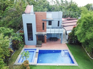 Cozy Modern Tropical Fully Furnished Resort For Sale in Tagaytay, Alfonso Cavite