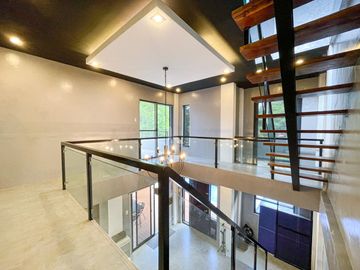 Cozy Modern Tropical Fully Furnished Resort For Sale in Tagaytay, Alfonso Cavite