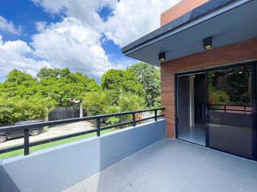 Cozy Modern Tropical Fully Furnished Resort For Sale in Tagaytay, Alfonso Cavite