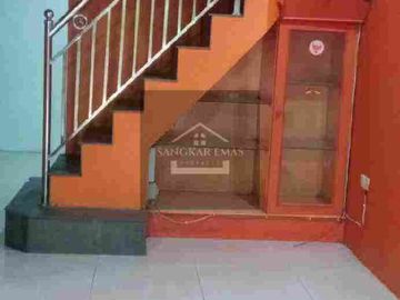 Dijual Murah Rumah 3 Lantai di Perumahan Villa Bekasi