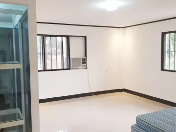 Spacious 9BR Home with Earning Potential – Don’t Miss Out!