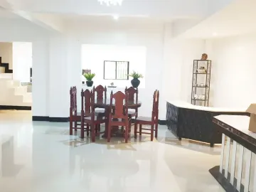 Spacious 9BR Home with Earning Potential – Don’t Miss Out!