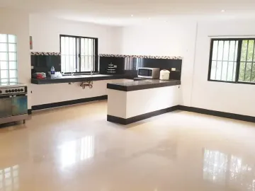 Spacious 9BR Home with Earning Potential – Don’t Miss Out!