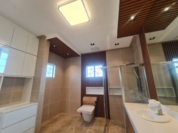 Spacious and Stunning: 5-Bedroom House with Pool at Filinvest 2, Batasan