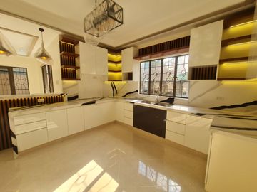 Spacious and Stunning: 5-Bedroom House with Pool at Filinvest 2, Batasan