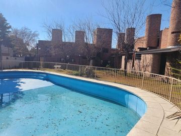 DUPLEX 3 DORMITORIOS CON PILETA Y COCHERA