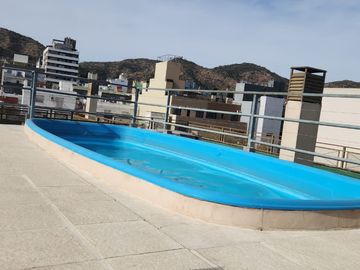 DEPARTAMENTO CENTRICO , COCHERA Y PILETA
