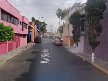 !! Inversión Segura y Rentable  en Bienes Raíces, casa en Col. Paseos de Churubusco, Ciudad de México.