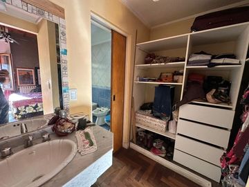 Casa Semicentrica en calle Alberdi